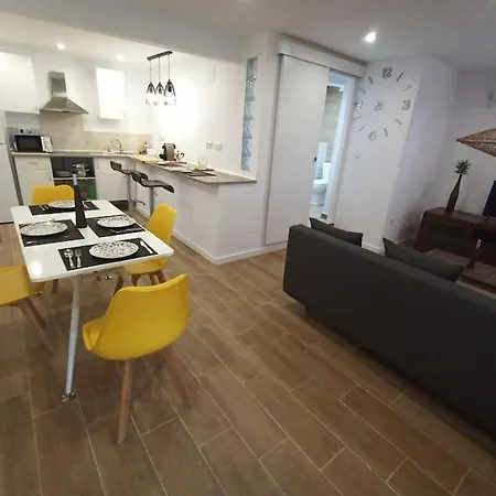 Falconera Apartaments, A Faldas De La Montana *