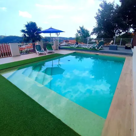 Falconera Apartaments, A Faldas De La Montana *