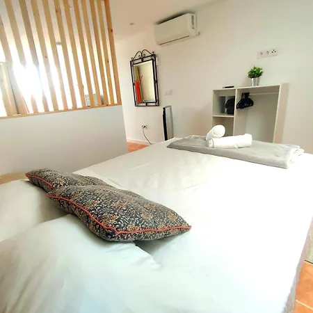 Falconera Apartaments, A Faldas De La Montana *