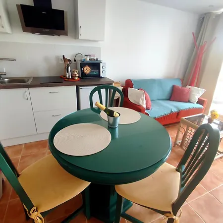 Falconera Apartaments, A Faldas De La Montana Lejlighed